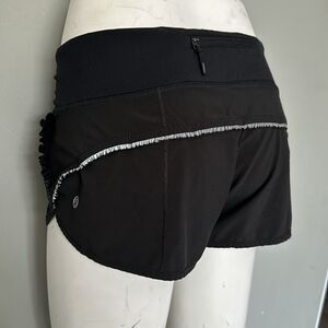 Lululemon Run: Speed Short *Ruffle
Black Size 4